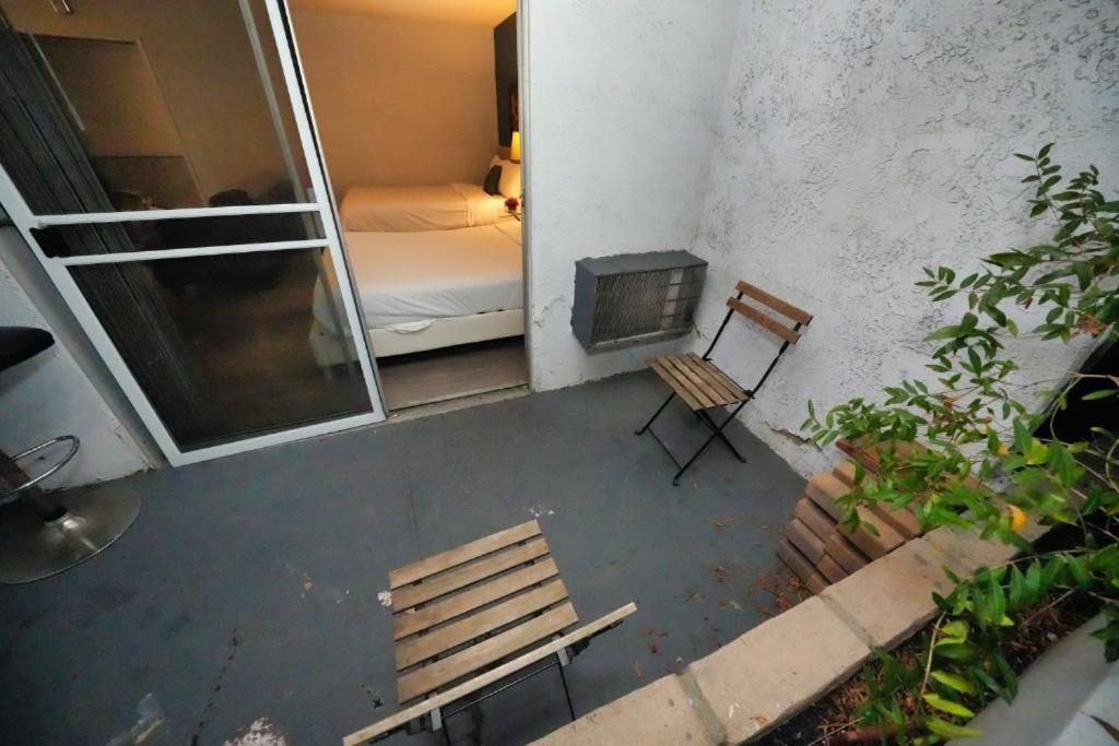 Charming Hollywood Condo With Pool & Balcony ลอสแอนเจลิส ภายนอก รูปภาพ